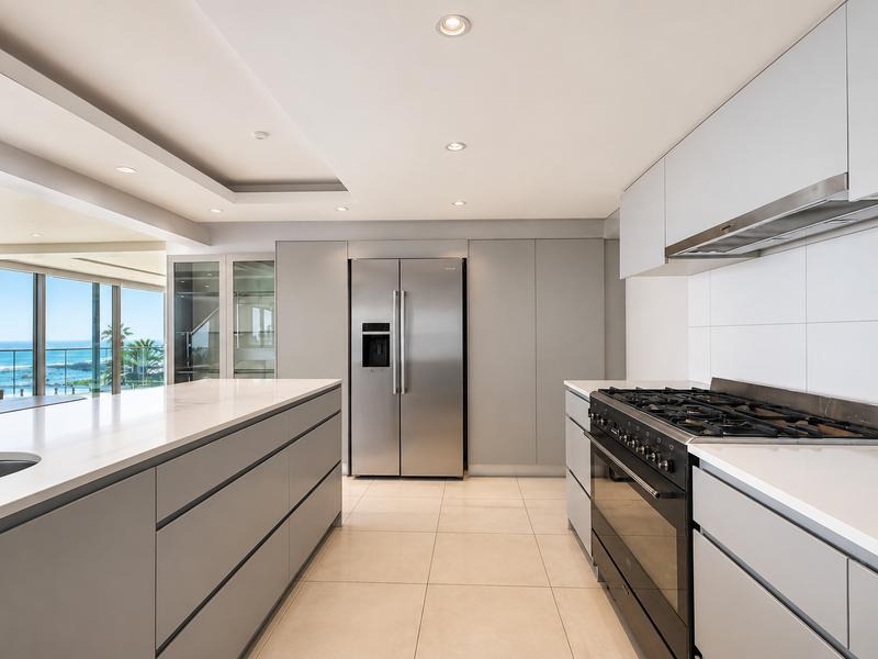 3 Bedroom Property for Sale in Sea Point Western Cape